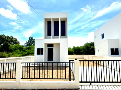 ขายบ้านเดี่ยว : ขายบ้านเดี่ยวหรู 2 ชั้น บ้านศรีย้อย ต้นธง - ลำพูน บ้านใหม่สไตล์โมเดิร์น ของแถมจัดเต็ม ถูกมาก ใกล้ตัวเมืองลำพูน เชื่อมต่อเชียงใหม่