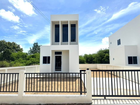 ขายบ้านเดี่ยวหรู 2 ชั้น บ้านศรีย้อย ต้นธง - ลำพูน บ้านใหม่สไตล์โมเดิร์น ของแถมจัดเต็ม ถูกมาก ใกล้ตัวเมืองลำพูน เชื่อมต่อเชียงใหม่
