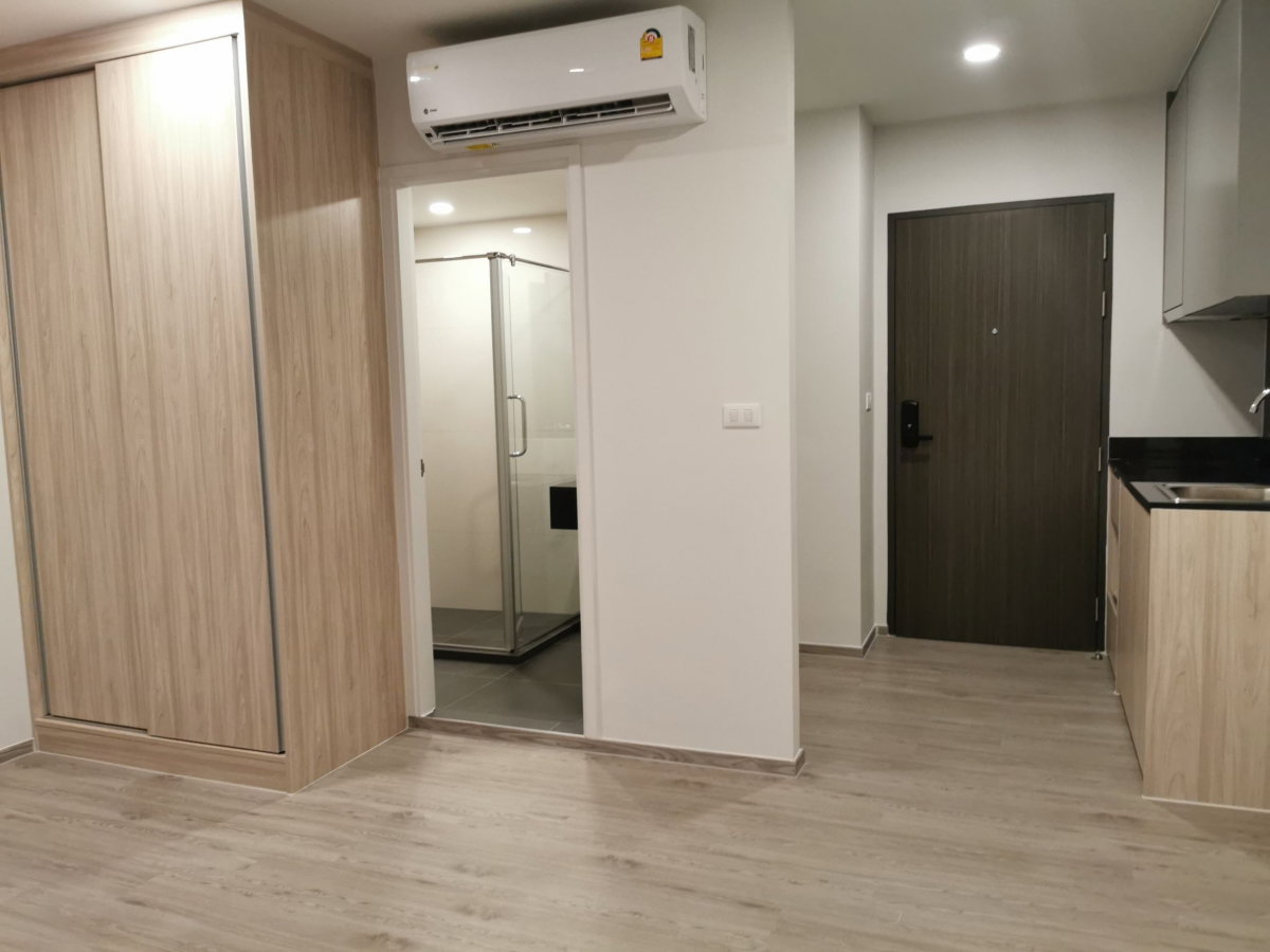 รูป ห้องพักวิวสระว่ายน้ำให้เช่า: โดลเช่ ลาซาลล์ (สุขุมวิท 105) – ใกล้รถไฟฟ้า BTS แบริ่ง ตกแต่งครบครัน ราคาเพียง 9,500 บาท - รูปที่ 7/9