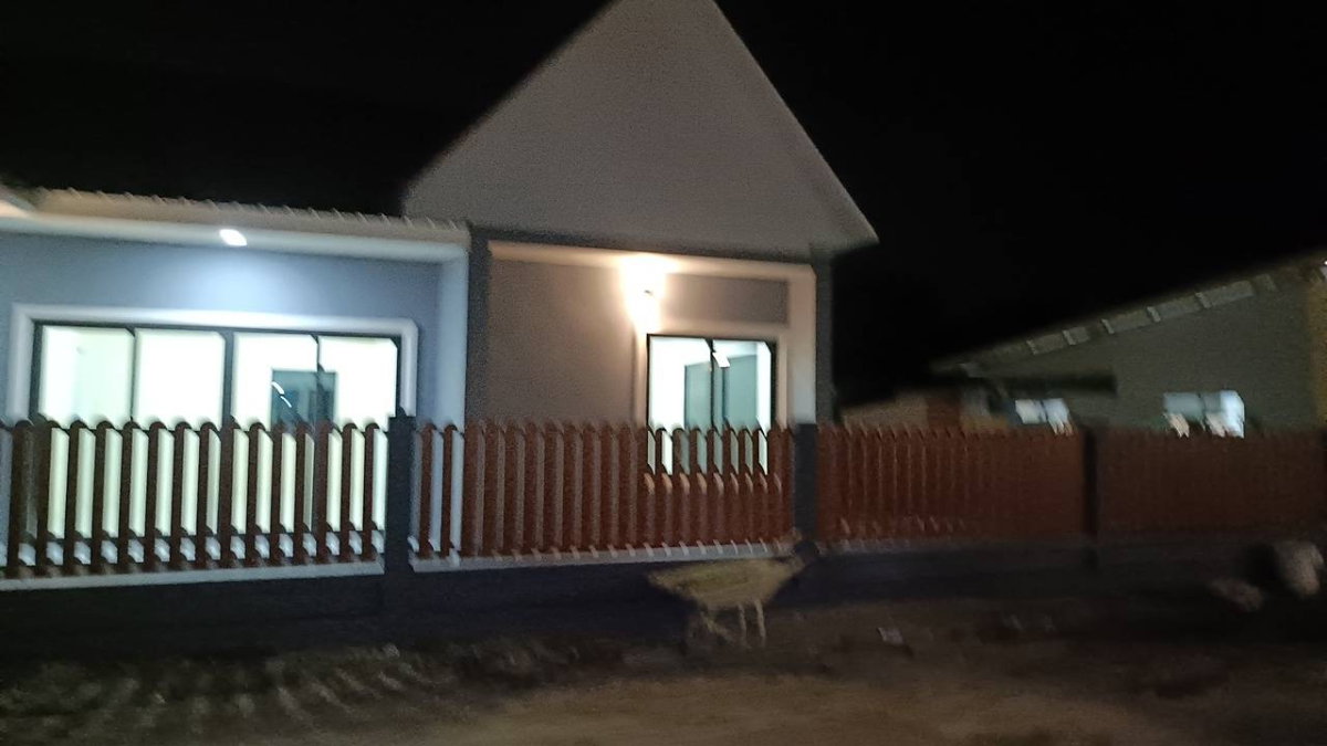 รูป บ้านเดี่ยว 2 ห้องนอน 2 ห้องน้ำ 1 ห้องนั่งเล่น 1 ห้องครัว พร้อมเฟอร์นิเจอร์ ที่เสนา จังหวัดพระนครศรีอยุธยา ราคา 3 ล้านถ้วน - รูปที่ 25/26