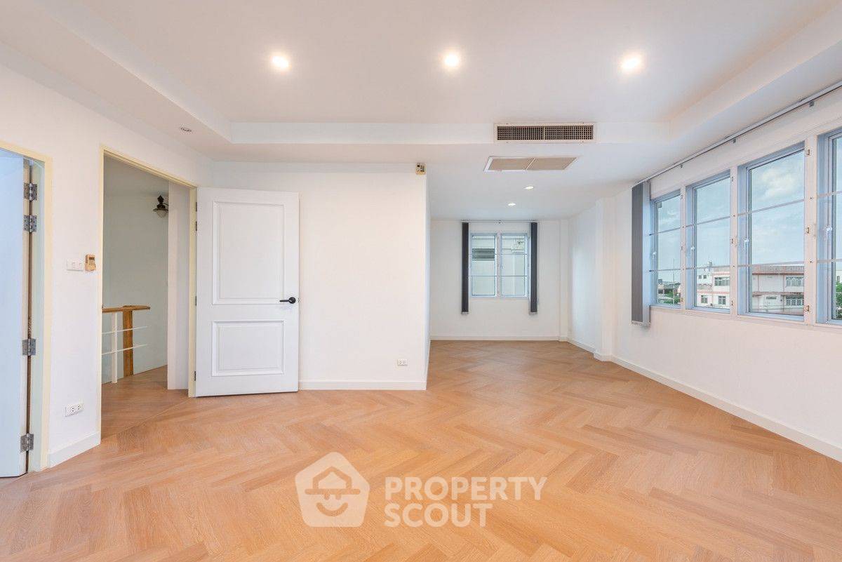 รูป ทาวน์เฮ้าส์ 4-ห้องนอน ใน ลาดพร้าว (ID 2975636) - รูปที่ 11/44