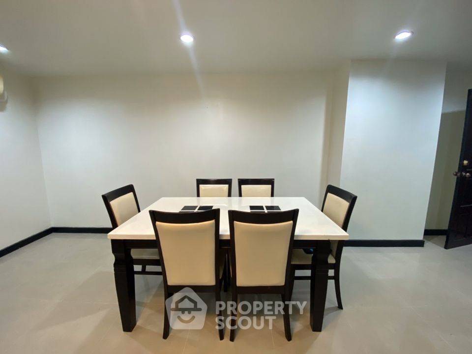 picture 2-BR Condo at 15 Suite Condominium near ARL Makkasan (ID 943663) - 2/8