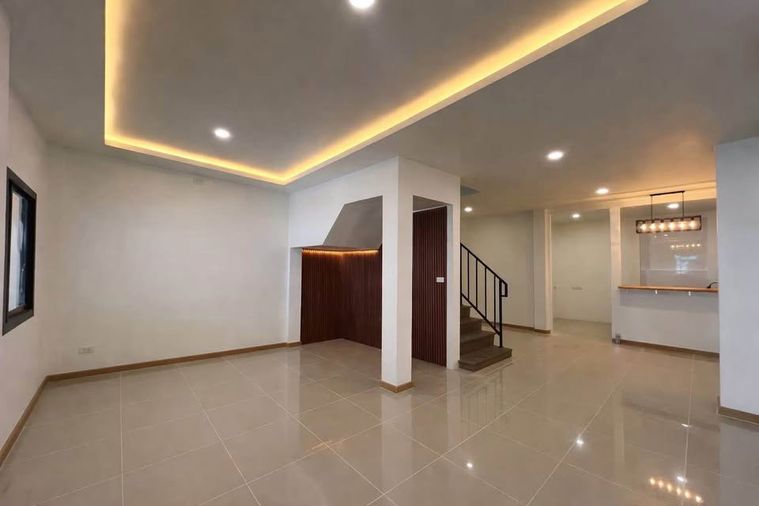 3-bed townhouse for sale, 20 sq wah, Prachasuk City Prachauthit 58/1
