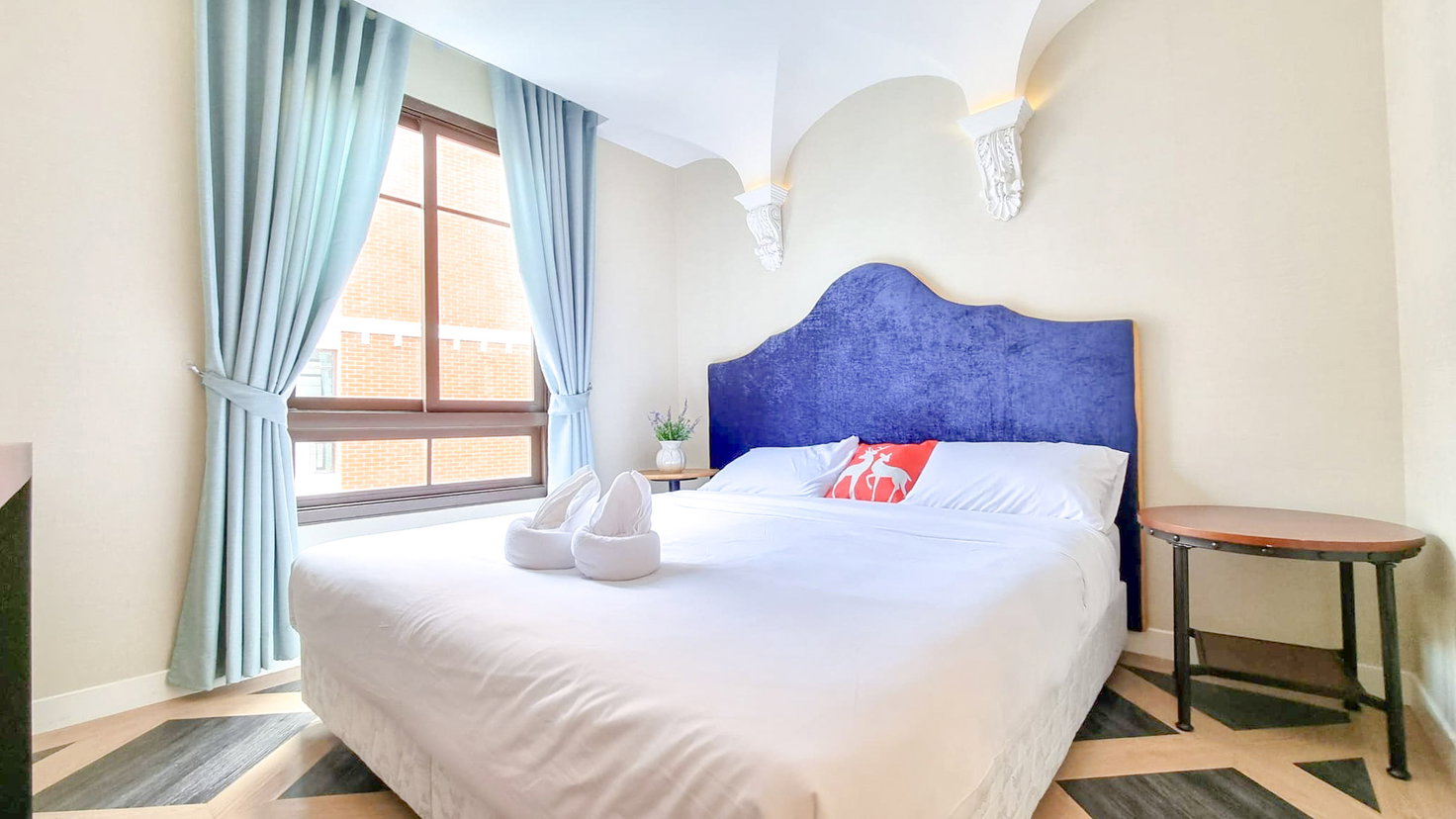 picture Espana Condo Resort Pattaya Condo for Rent Pool View - 3/5