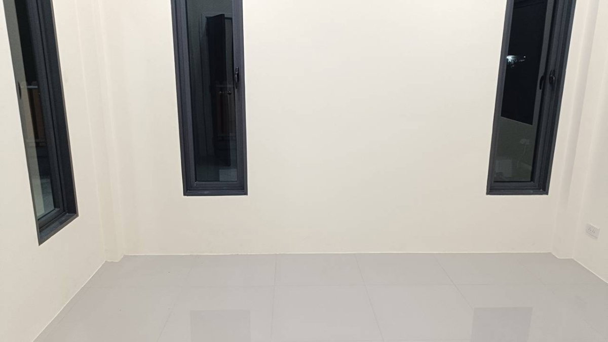 รูป บ้านเดี่ยว 2 ห้องนอน 2 ห้องน้ำ 1 ห้องนั่งเล่น 1 ห้องครัว พร้อมเฟอร์นิเจอร์ ที่เสนา จังหวัดพระนครศรีอยุธยา ราคา 3 ล้านถ้วน - รูปที่ 1/26
