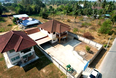 บ้านเดี่ยว ชลบุรี : ขายบ้านเดี่ยวหลังใหญ่ พื้นที่กว้าง ทำเลดี โป่ง บางละมุง ชลบุรี