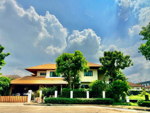 ขายบ้านเดี่ยวหลังใหญ่ 243 ตร.ว. หมู่บ้านปัญญาอินทรา P1 พื้นที่ใช้สอย 560 ตร.ม. ทิศใต้ ฮวงจุ้ยเศรษฐี มีบ่อปลาคาร์ฟและสวนสวยหลังบ้าน พร้อมอยู่!