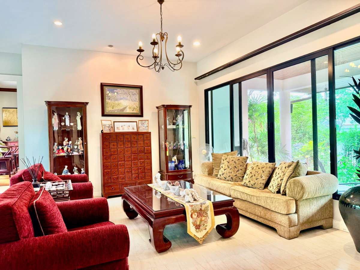 รูป ขายบ้านเดี่ยวหลังใหญ่ 243 ตร.ว. หมู่บ้านปัญญาอินทรา P1 พื้นที่ใช้สอย 560 ตร.ม.  ทิศใต้ ฮวงจุ้ยเศรษฐี  มีบ่อปลาคาร์ฟและสวนสวยหลังบ้าน พร้อมอยู่!  - รูปที่ 30/83
