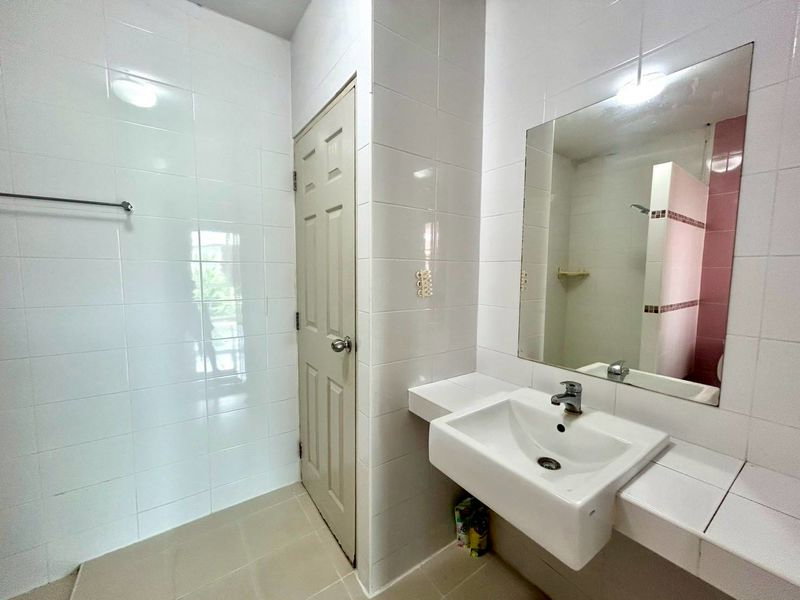 picture Corner twin house, Home Town Sriracha. Spacious area, pleasant living environment. - 16/16