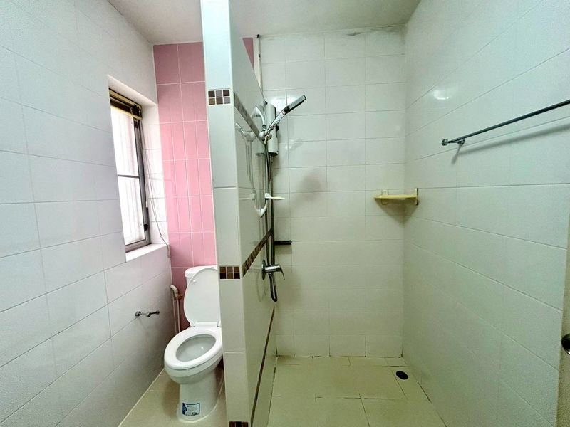 picture Corner twin house, Home Town Sriracha. Spacious area, pleasant living environment. - 13/16