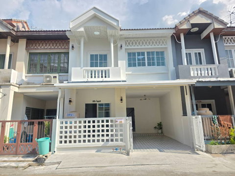ทาวน์เฮ้าส์ รีโนเวทใหม่ ทำเลดี ราคาถูก ม.วรารักษ์ ถนนเลียบคลองสอง 27 คลองสามวา ใกล้ทางด่วน ราคาถูก