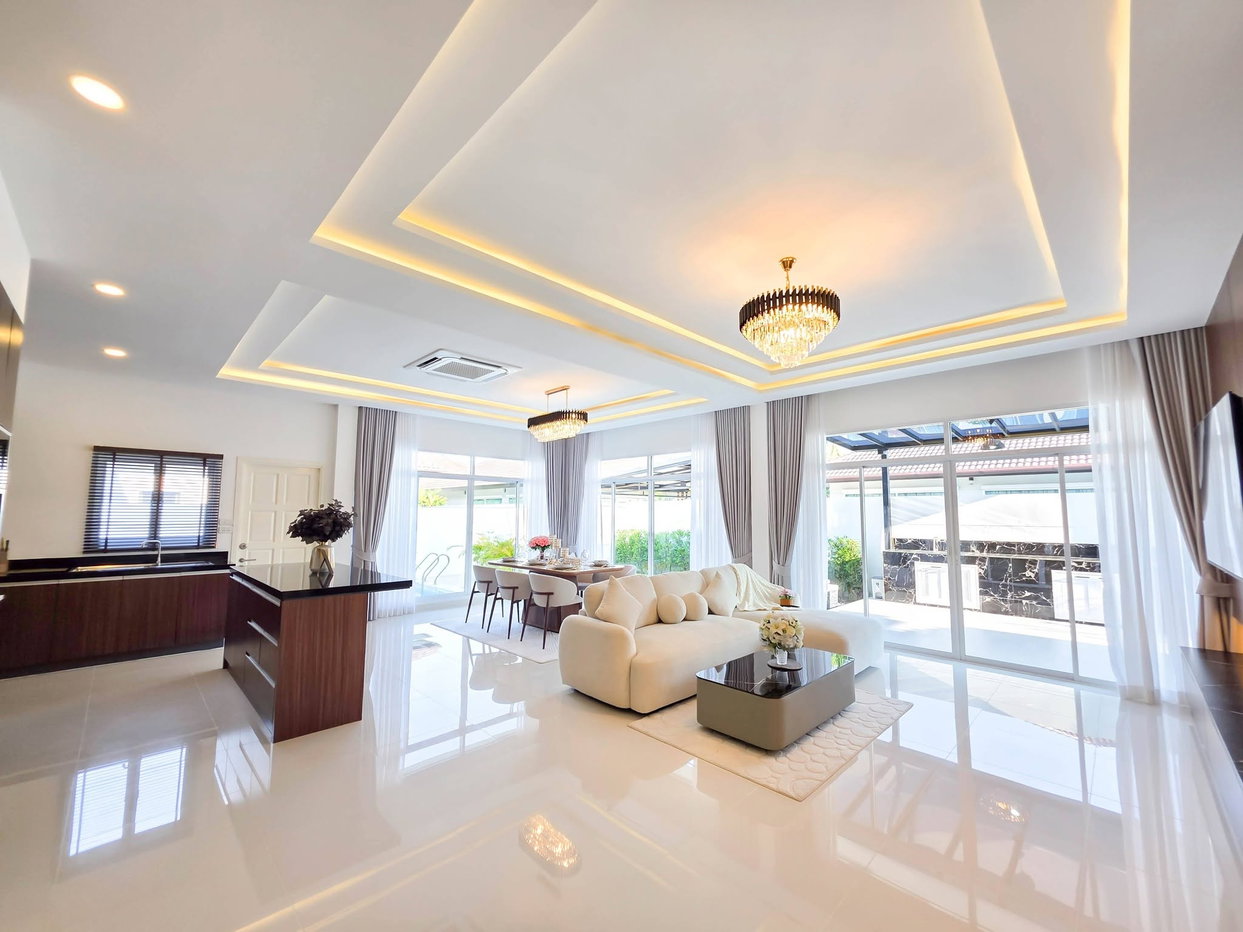 รูป Luxury 3-Bedroom Pool Villa for Sale Huay Yai - รูปที่ 4/28