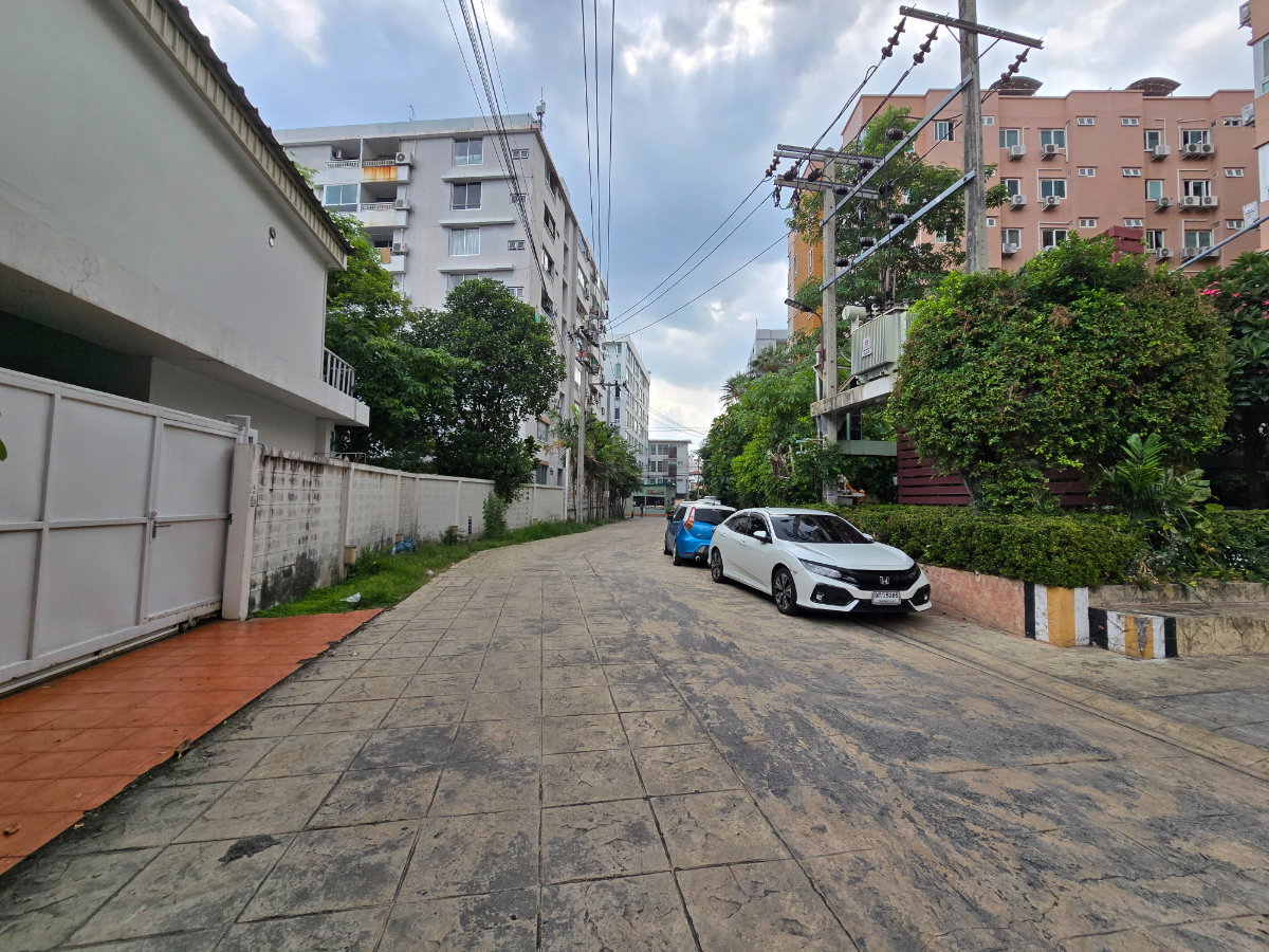 picture Here it is 🐹🐱...Pet-friendly condo...Prime location in the heart of Ratchada 18 - 19/21