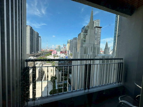 The Address Asoke (ดิ แอดเดรส อโศก) วิวสระว่ายน้ำ และ วิวเมือง