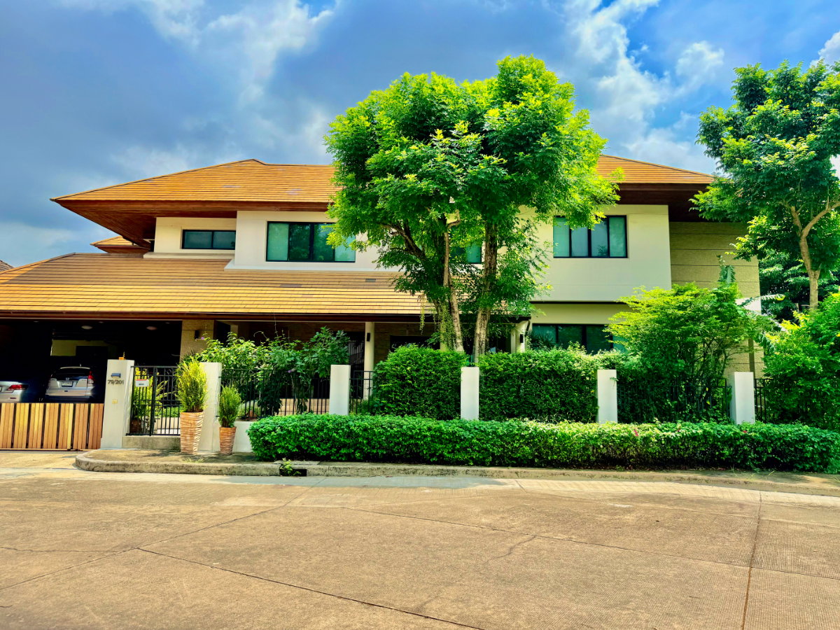 รูป ขายบ้านเดี่ยวหลังใหญ่ 243 ตร.ว. หมู่บ้านปัญญาอินทรา P1 พื้นที่ใช้สอย 560 ตร.ม.  ทิศใต้ ฮวงจุ้ยเศรษฐี  มีบ่อปลาคาร์ฟและสวนสวยหลังบ้าน พร้อมอยู่!  - รูปที่ 19/83