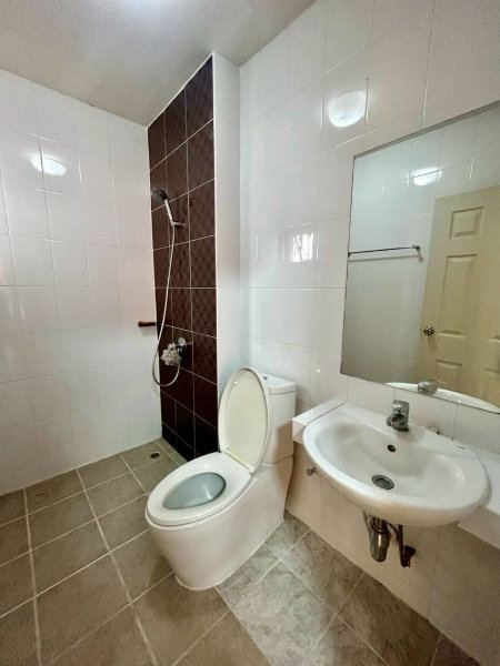 picture Corner twin house, Home Town Sriracha. Spacious area, pleasant living environment. - 8/16