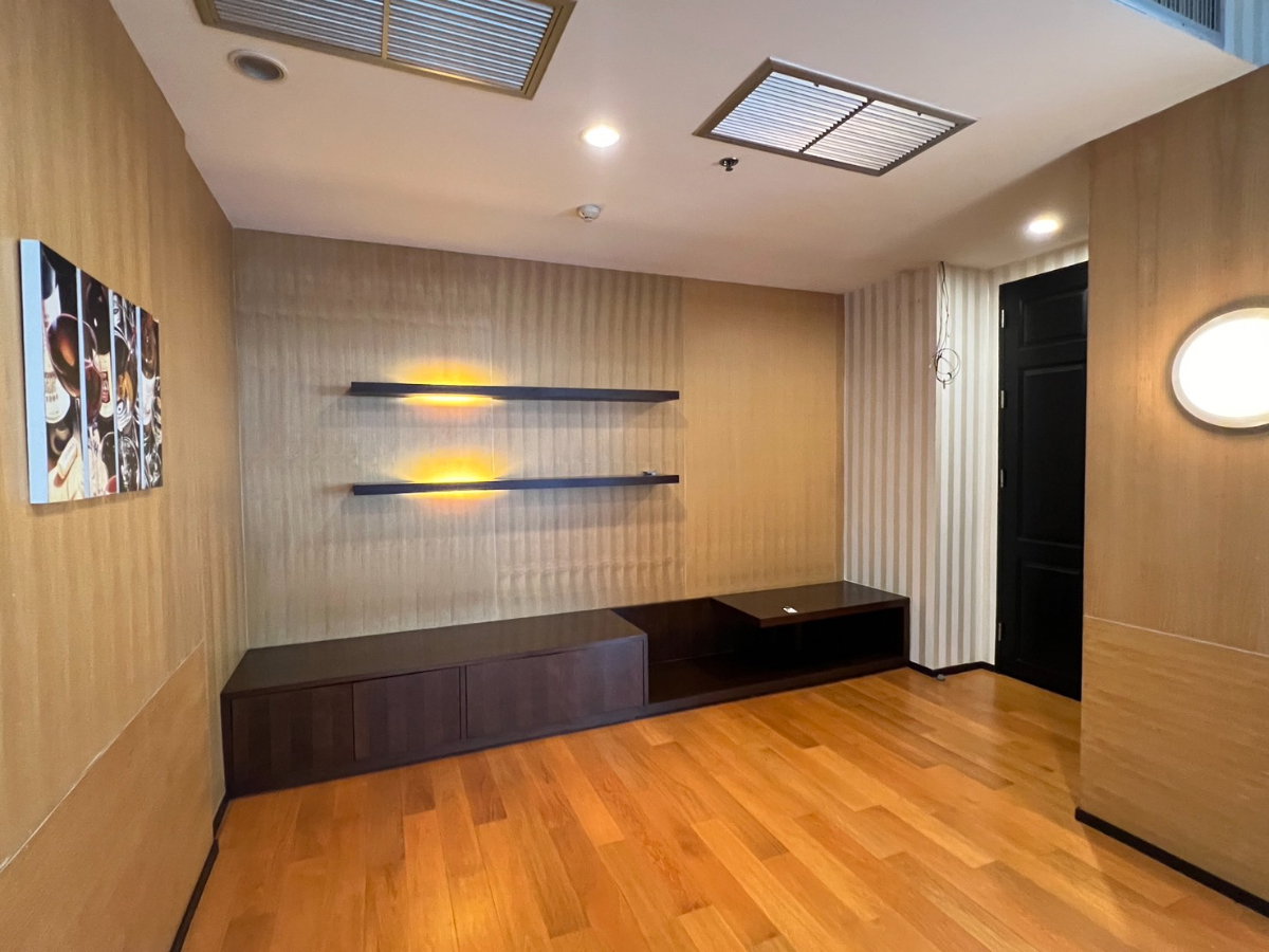 รูป The Height Thonglor - 2beds2baths +1Maid room 140sqm. in Thonglor Rent 60,000 Available Now - รูปที่ 11/18