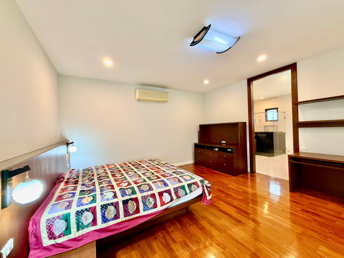 รูป ขายบ้านเดี่ยวหลังใหญ่ 243 ตร.ว. หมู่บ้านปัญญาอินทรา P1 พื้นที่ใช้สอย 560 ตร.ม.  ทิศใต้ ฮวงจุ้ยเศรษฐี  มีบ่อปลาคาร์ฟและสวนสวยหลังบ้าน พร้อมอยู่!  - รูปที่ 79/83