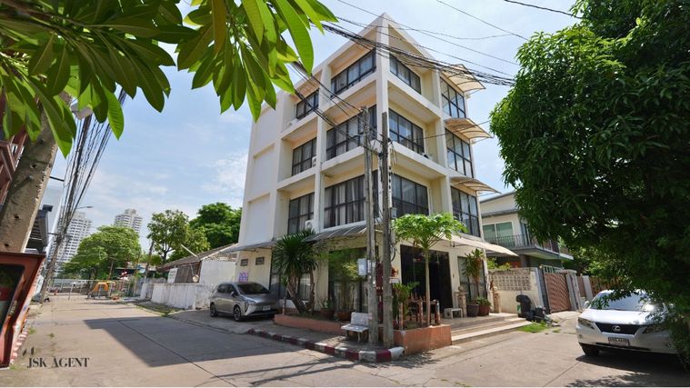ขายโฮมออฟฟิศ 8 ห้องนอน 400 ตร.ม. 48 ตร.ว. เขตบางกะปิ