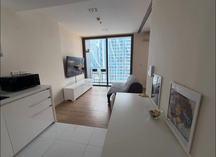 รูป READY TO LIVE Stunning downtown condominium with SkyPool - รูปที่ 1/16