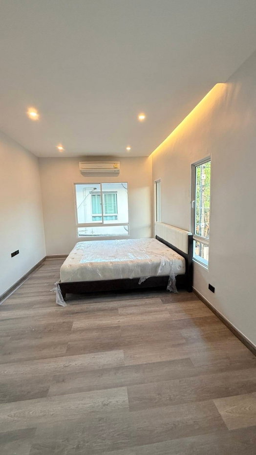 picture Freshly renovated 3BR home near BISP Kohkaew - 8/13