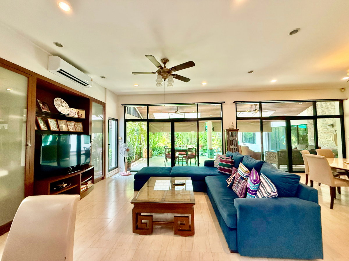 รูป ขายบ้านเดี่ยวหลังใหญ่ 243 ตร.ว. หมู่บ้านปัญญาอินทรา P1 พื้นที่ใช้สอย 560 ตร.ม.  ทิศใต้ ฮวงจุ้ยเศรษฐี  มีบ่อปลาคาร์ฟและสวนสวยหลังบ้าน พร้อมอยู่!  - รูปที่ 47/83