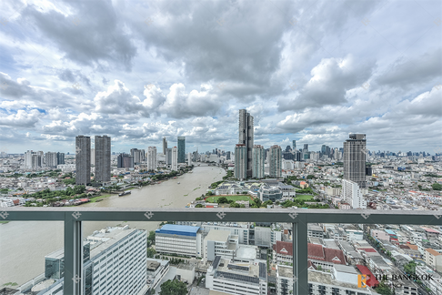 Ready-to-move-in, Prime Location Condo Menam Residences