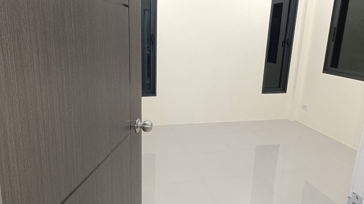 รูป บ้านเดี่ยว 2 ห้องนอน 2 ห้องน้ำ 1 ห้องนั่งเล่น 1 ห้องครัว พร้อมเฟอร์นิเจอร์ ที่เสนา จังหวัดพระนครศรีอยุธยา ราคา 3 ล้านถ้วน - รูปที่ 6/26