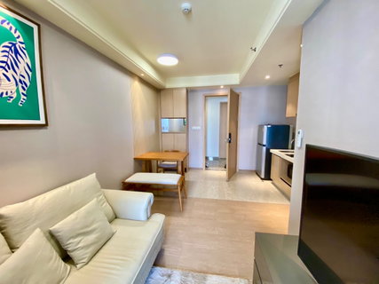 รูปภาพ ให้เช่า Regal Condo Sathorn – Naradhiwas ห้องสวย ชั้นสูง วิวมหานคร พร้อมเฟอร์นิเจอร์และเครื่องใช้ไฟฟ้าครบ เข้าอยู่ได้ทันที