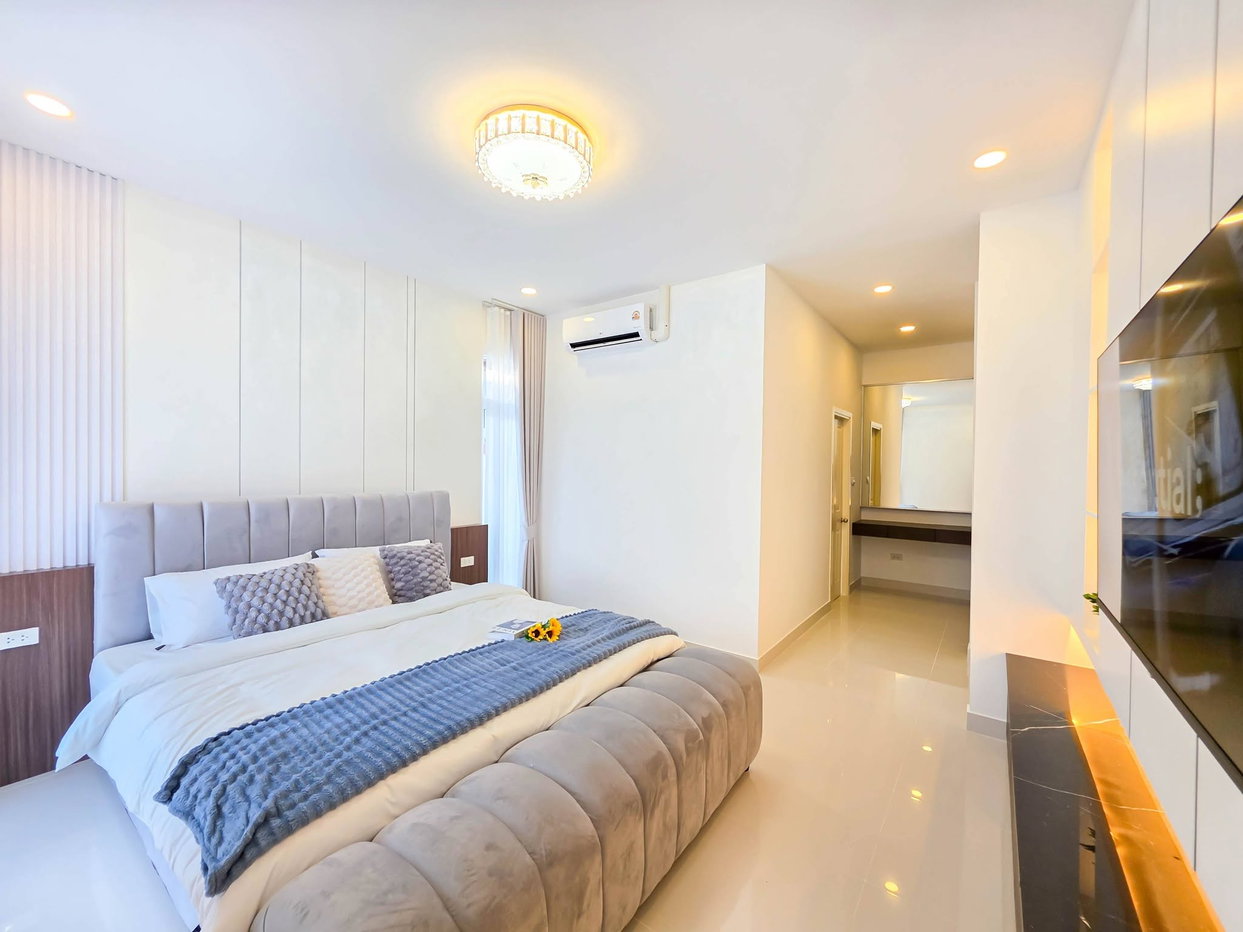 รูป Luxury 3-Bedroom Pool Villa for Sale Huay Yai - รูปที่ 13/28