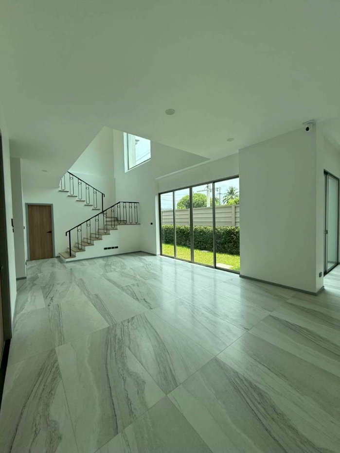 รูป บ้านเดี่ยวสองชั้นในโครงการหรู พร้อมคลับเฮ้าส์และนวัตกรรม Smart Home #สันทราย ราคาเพียง 8.9 ล้านบาท #CSS101904 - รูปที่ 3/13