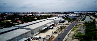 Factory for rent Bang Plee Samut Prakarn : Warehouse/factory for rent, located next to a road and irrigation canal. Suitable for certain types of factories. Usable area 3,393 sq.m.