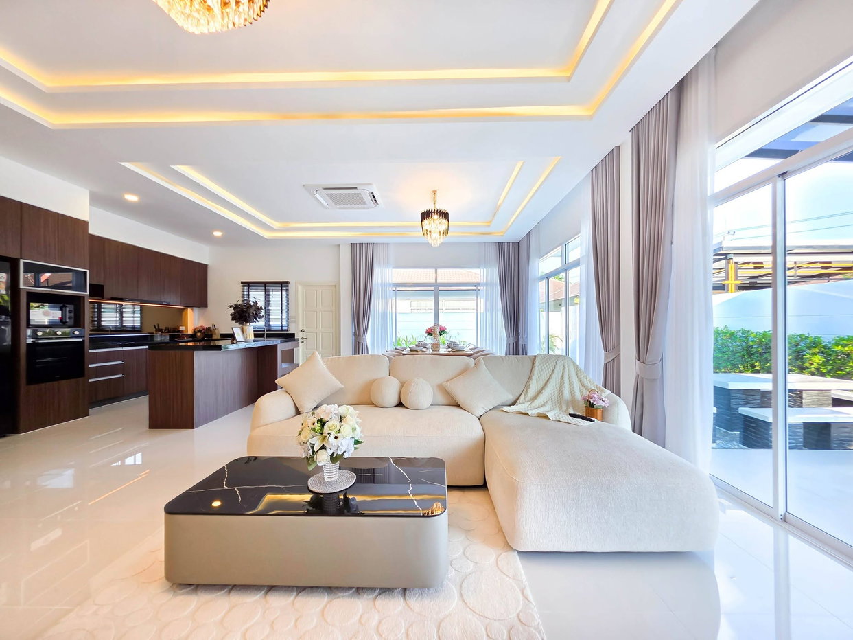 รูป Luxury 3-Bedroom Pool Villa for Sale Huay Yai - รูปที่ 6/28