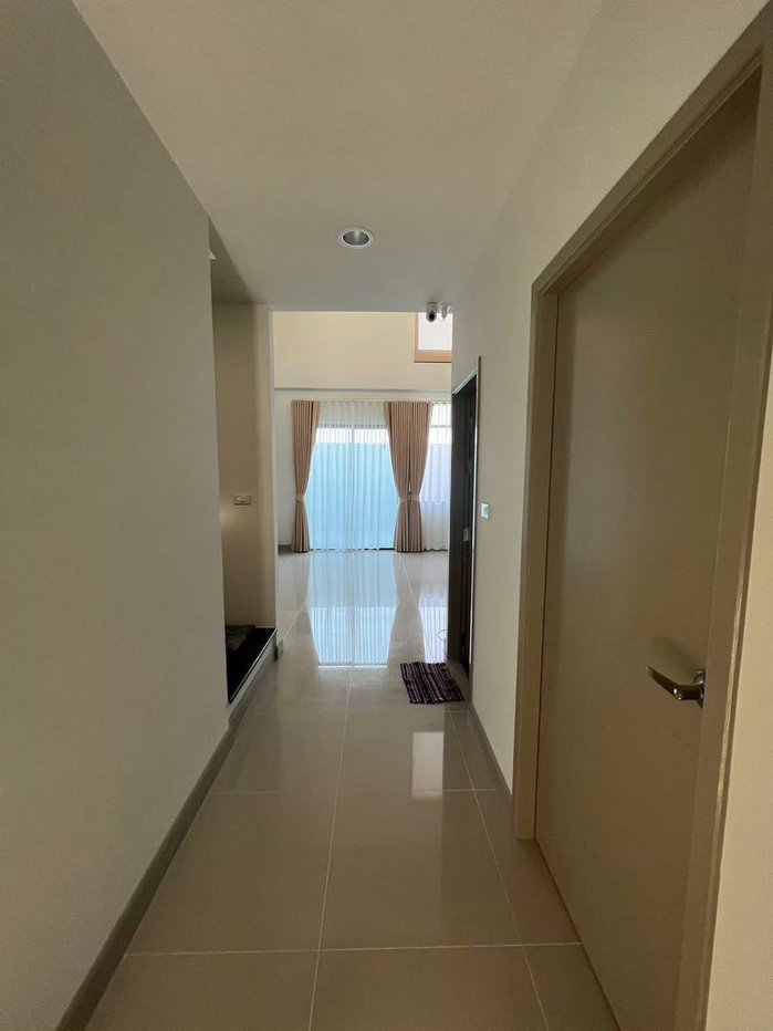 รูป 🏡✨ ให้เช่า ทาวน์โฮม 3.5 ชั้น Premium Place พหลโยธิน-รามอินทรา 4 ห้องนอน 3 ห้องน้ำ ติดถนนเทพรักษ์ เดินทางสะดวก ใกล้ทางด่วนและรถไฟฟ้าสายสีเขียว - รูปที่ 2/13