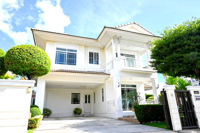 Houses for sale Chiang Mai : Two-story detached house in a quality project located in an economic zone in #MaeHia. Price only 9.8 million baht  #C8MG100743