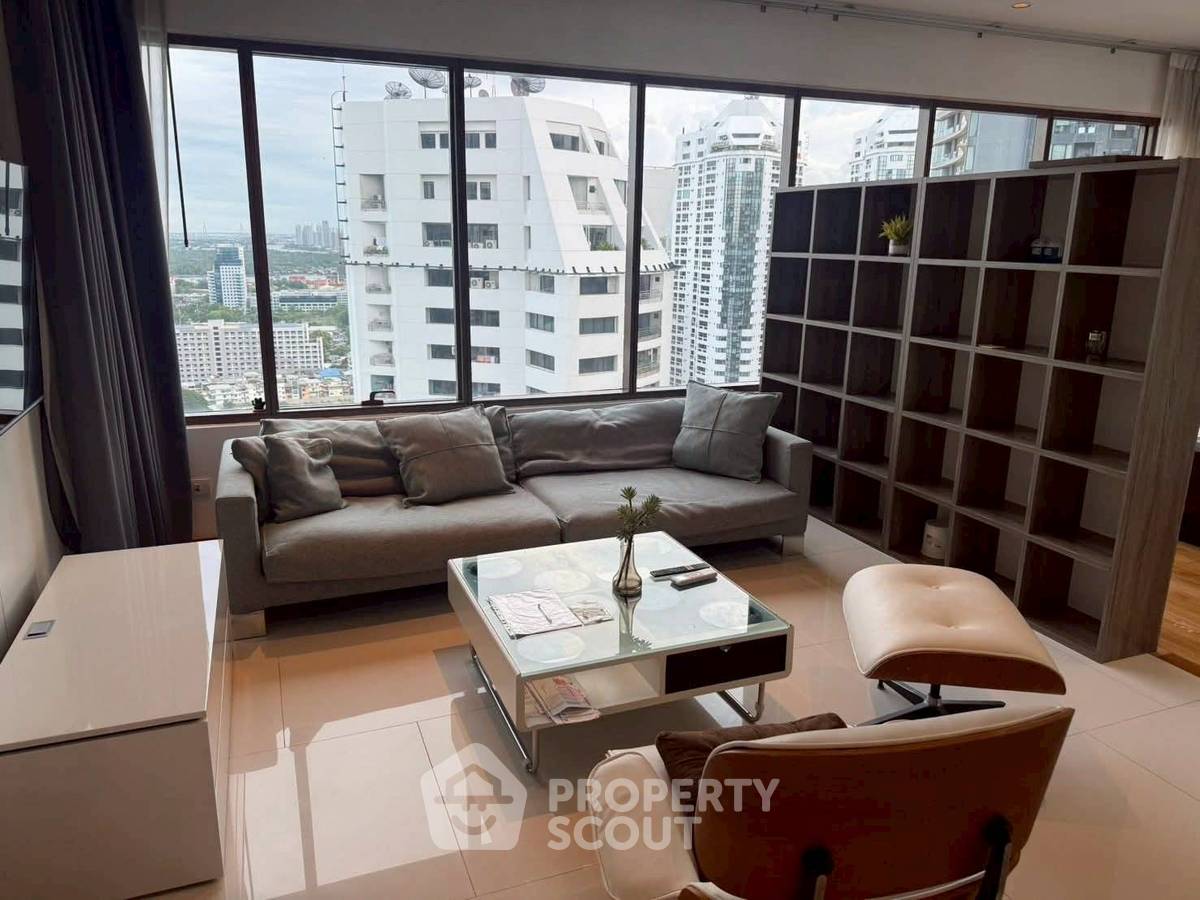 picture Studio Condo at The Emporio Place near BTS Phrom Phong (ID 2975894) - 1/10