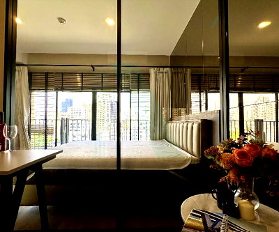 Condos for rent : 🚩 For Rent Condo NOBLE ABOVE WIRELESS - RUAMRUDEE Building 1, Floor 8,1 BED PLUS, Room size 65 sqm