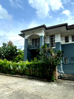 Houses for rent Prawet : Corner Detached House for Rent at Lalin Green Ville, Prawet | 74 Sq.wah | 3 Bedrooms, 3 Bathrooms | Large Private Garden | THB 28,000/Month