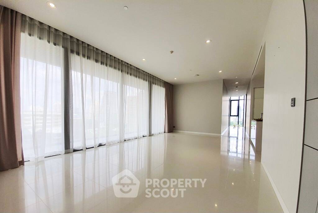 picture 2-BR Condo at Vittorio Sukhumvit 39 near BTS Phrom Phong (ID 507986) - 8/11