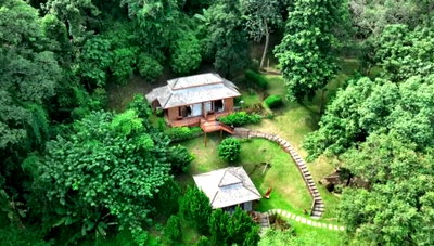Apartment building for rent Chiang Mai : Boutique Resort for Rent in valley, Hang Dong, Chiang Mai : 8 Lanna-Style Houses and hillside Restaurant.