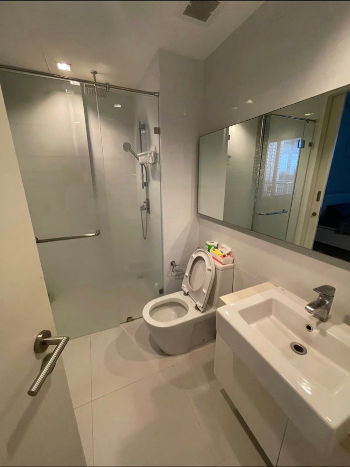 รูป READY TO LIVE Stunning downtown condominium with SkyPool - รูปที่ 7/16