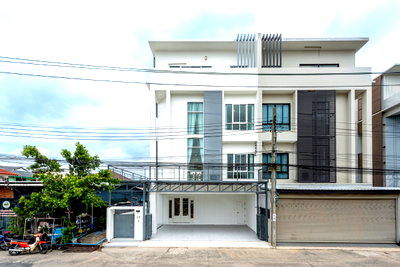 เช่าโฮมออฟฟิศ ถนนลาดพร้าววังหิน : 🏢🏡 ให้เช่า Home Office 4 ชั้น | ลาดพร้าว–วังหิน 78 📍 ทำเลดี ห่างปากซอยเพียง 50 เมตร ใกล้ 7-Eleven