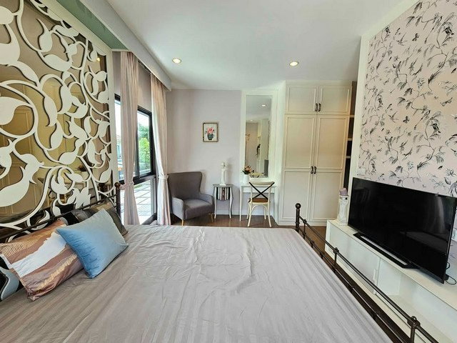 รูป HR3501ให้เช่าบ้านเดี่ยว หมู่บ้านลุมพินี สวนหลวง ร.9 | 4 ห้องนอน 4 ห้องน้ำ เดินเพียง 550 เมตรถึงสวนหลวง ร.9 และศูนย์กีฬาทางน้ำบึงหนองบอน - รูปที่ 13/26