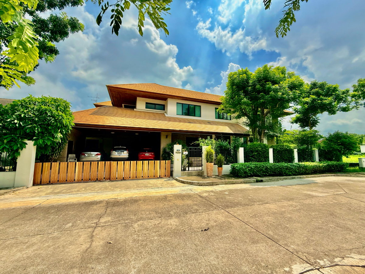รูป ขายบ้านเดี่ยวหลังใหญ่ 243 ตร.ว. หมู่บ้านปัญญาอินทรา P1 พื้นที่ใช้สอย 560 ตร.ม.  ทิศใต้ ฮวงจุ้ยเศรษฐี  มีบ่อปลาคาร์ฟและสวนสวยหลังบ้าน พร้อมอยู่!  - รูปที่ 17/83