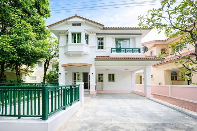 โรงแรมเลอทาน่า 3 นอน คุณคือคนแรกของบ้านเดี่ยว เทพารักษ์-บางปลา 3 น้ำ 68 ตร.ว. 158 ตร.ม ใกล้ รร.ธนสิทธิ์อนุสรณ์ 1.2 กม.พร้อมเฟอร์ฯ .
