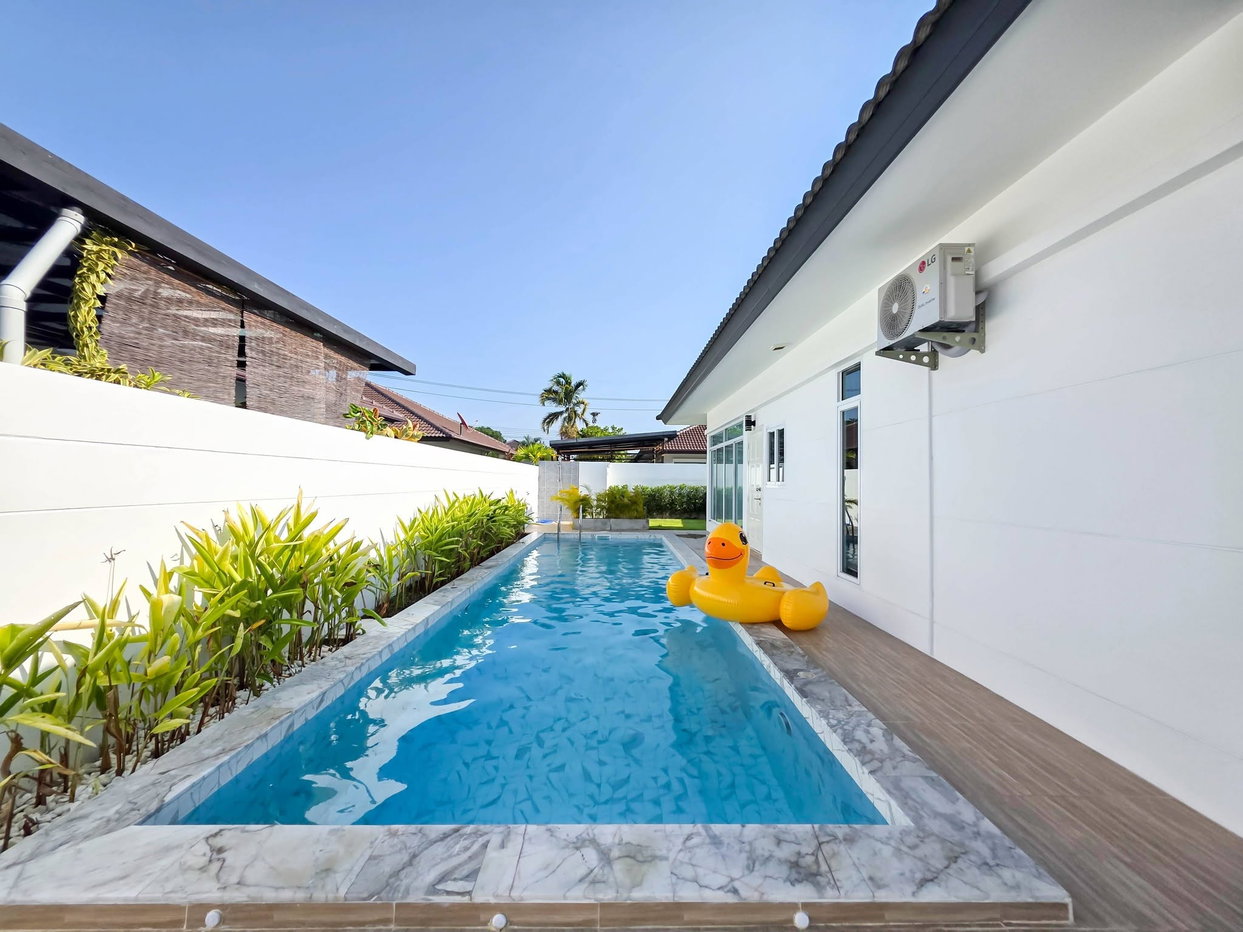 รูป Luxury 3-Bedroom Pool Villa for Sale Huay Yai - รูปที่ 1/28