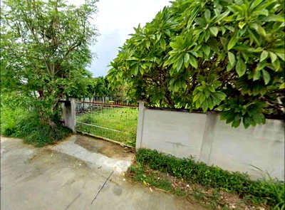Land for sale Si Racha Chonburi : Beautiful plot of land in Sriracha, close to community amenities and with convenient access to all routes.