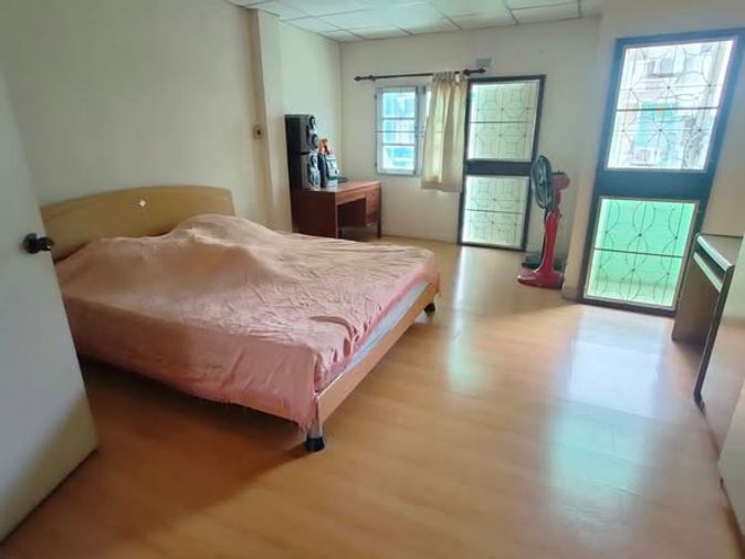 4-bed townhouse for sale, 21 sq wah, Lally Ville