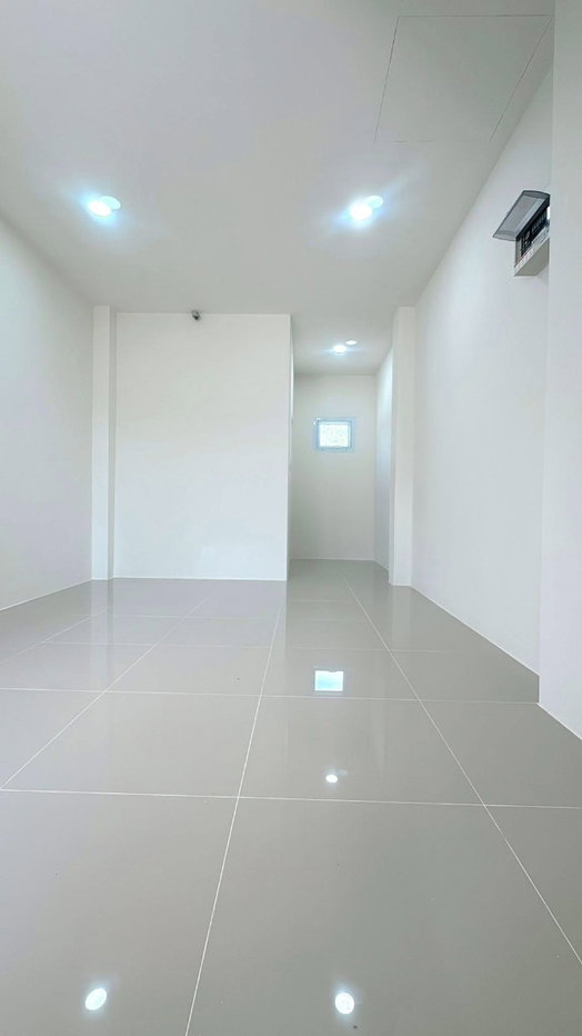 รูป ขายบ้านเดี่ยวหรู 2 ชั้น บ้านศรีย้อย ต้นธง - ลำพูน บ้านใหม่สไตล์โมเดิร์น ของแถมจัดเต็ม ถูกมาก ใกล้ตัวเมืองลำพูน เชื่อมต่อเชียงใหม่ - รูปที่ 8/14