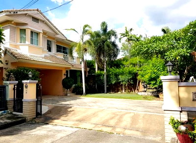 เช่าบ้านเดี่ยว รร.แย้มจาดวิชชานุสรณ์  : HR3502ให้เช่าบ้านเดี่ยวหลังมุม มัณฑนา วัชรพล 2 ห้าแยกวัชรพล 100 ตร.ว. มีสนามพัดกอล์ฟ + EV Charger จอดรถ 4 คัน
